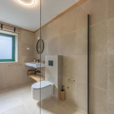 Casa Nova With Heated Pool, Area & Game * بالي