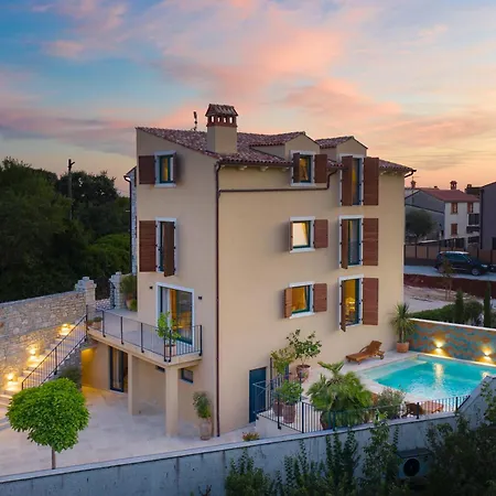 Casa Nova With Heated Pool, Area & Game بالي