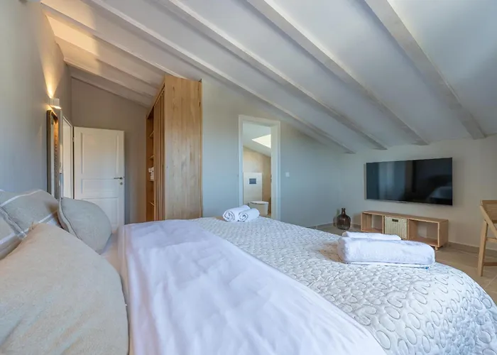 Luxury Casa Nova With Wellness And Game 빌라 발