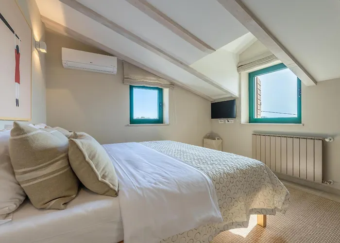 Luxury Casa Nova With Wellness And Game 빌라 발