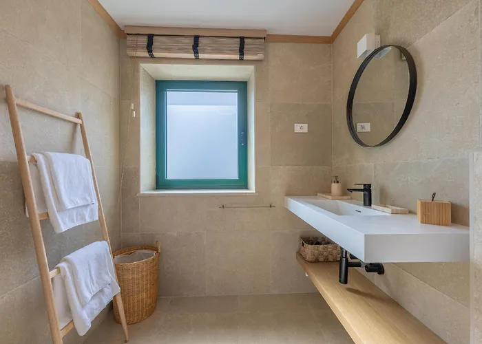 Luxury Casa Nova With Wellness And Game 빌라 발