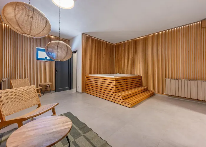 Luxury Casa Nova With Wellness And Game 빌라 발