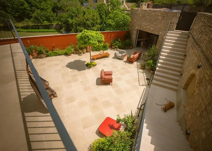 Luxury Casa Nova With Wellness And Game 빌라 발