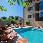 ヴィラ Casa Nova With Heated Pool, Area & Game ベール